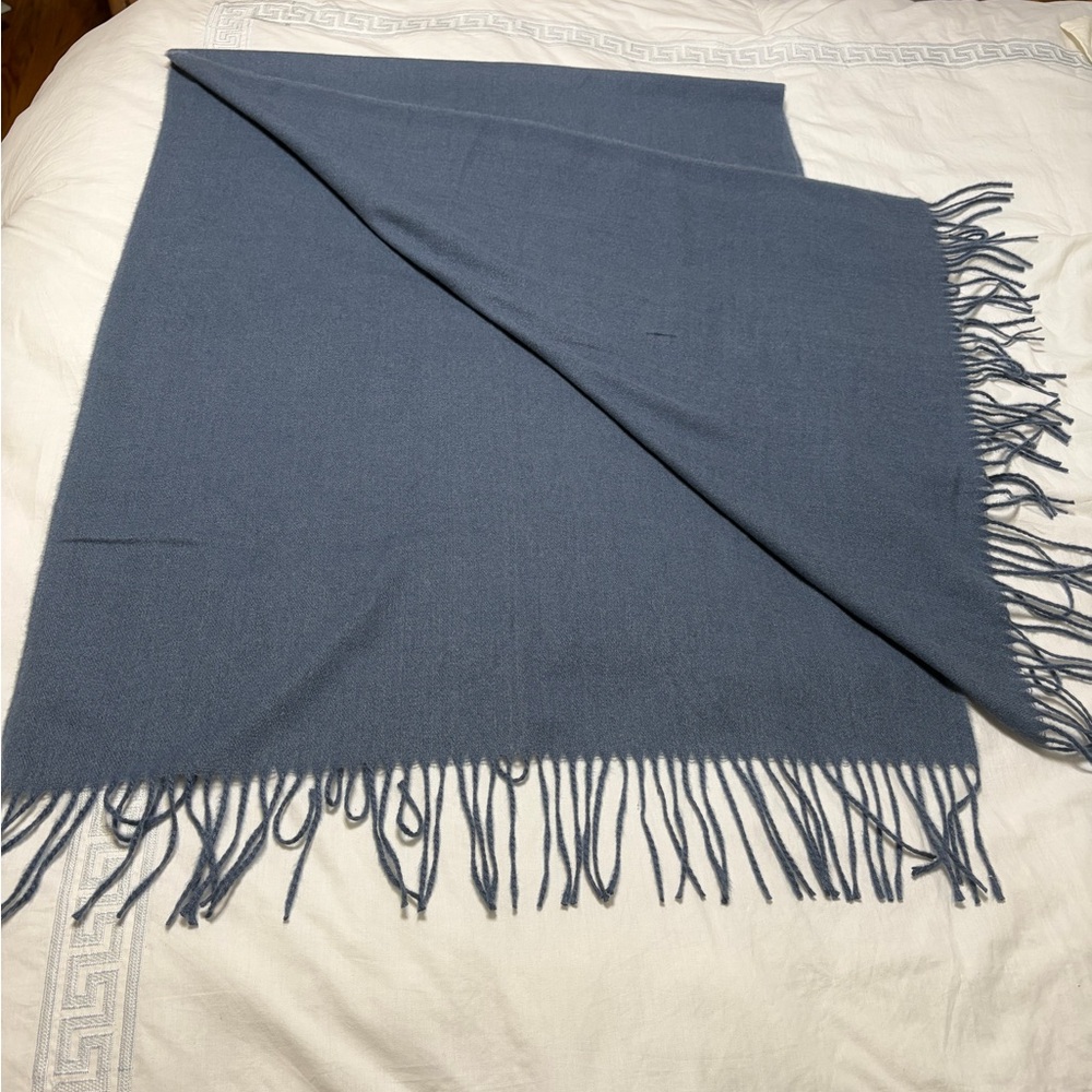 Liz Claiborne Fringe Scarf Wrap  Blue Heather
* All $ donated to Charity * - Picture 4 of 8